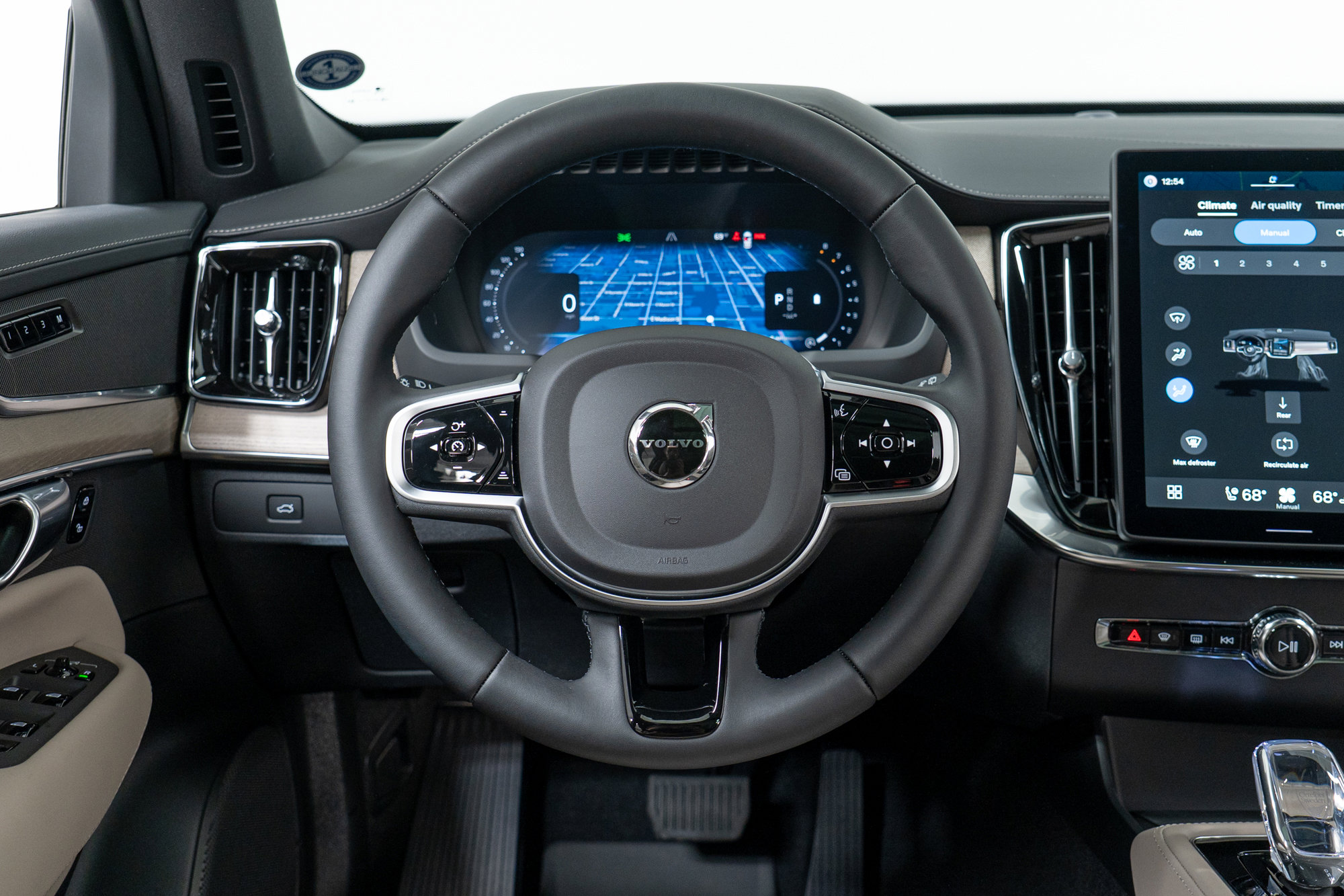 2026 Volvo XC90 Plus - Photo 17