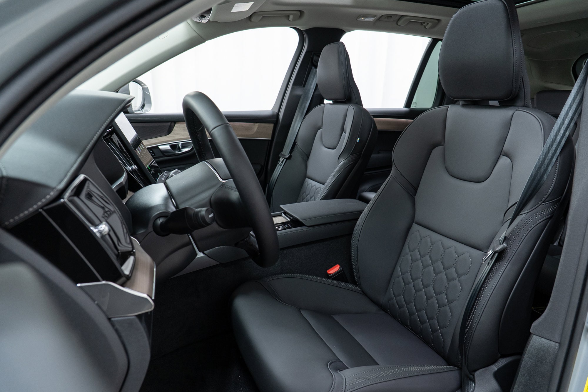 2026 Volvo XC90 Plus - Photo 13