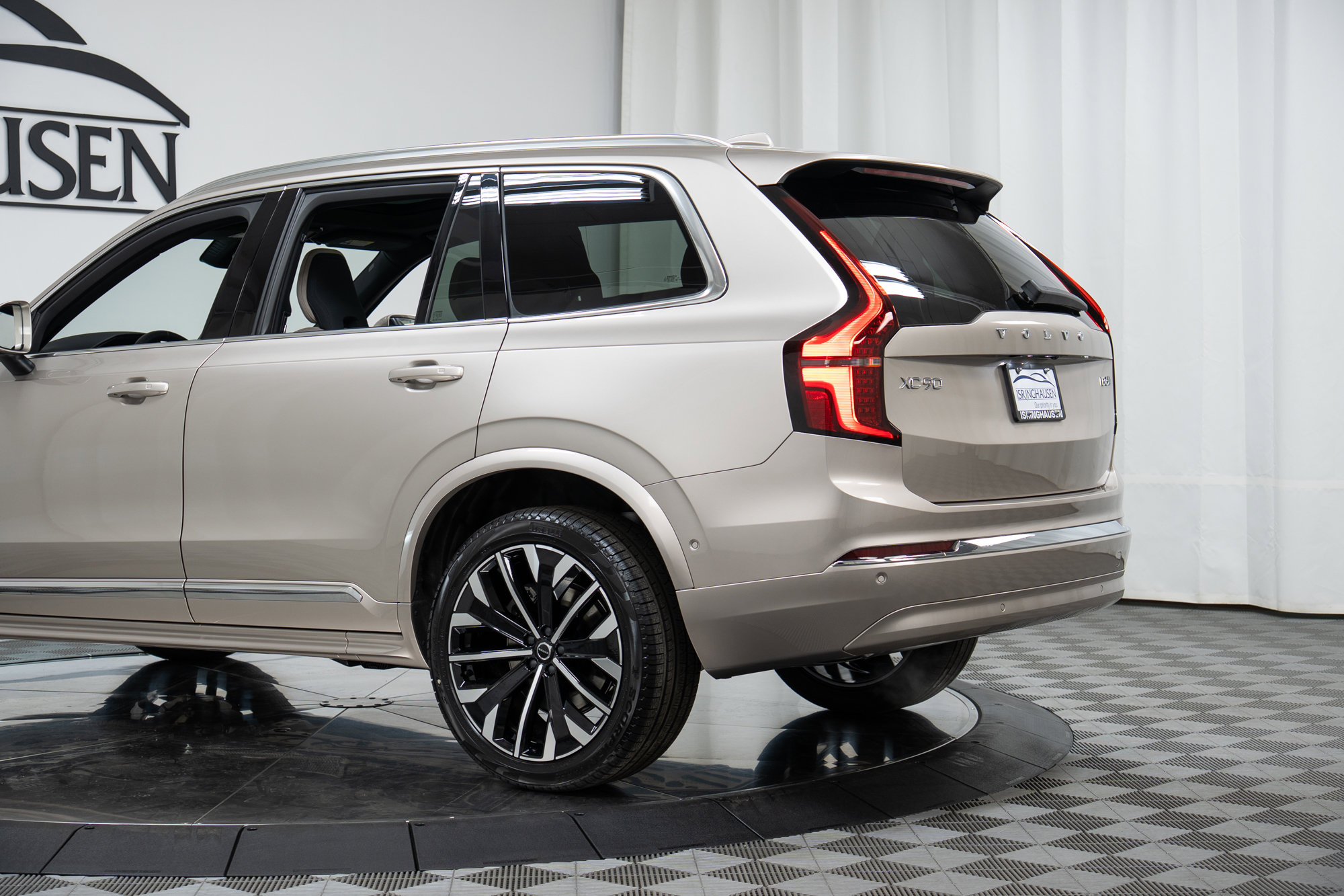 2026 Volvo XC90 Plus - Photo 29