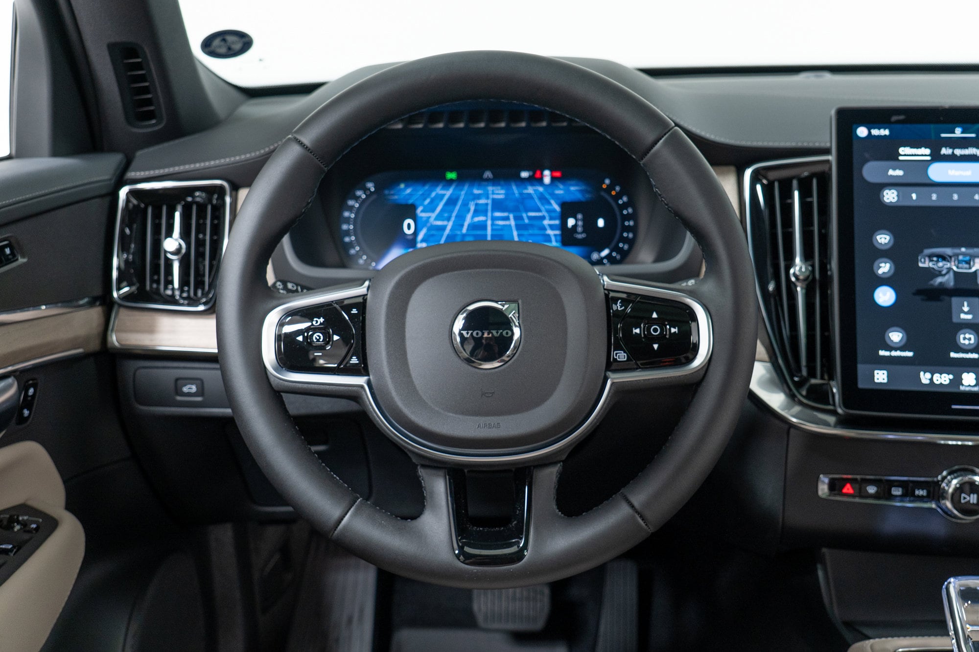 2026 Volvo XC90 Plus - Photo 17