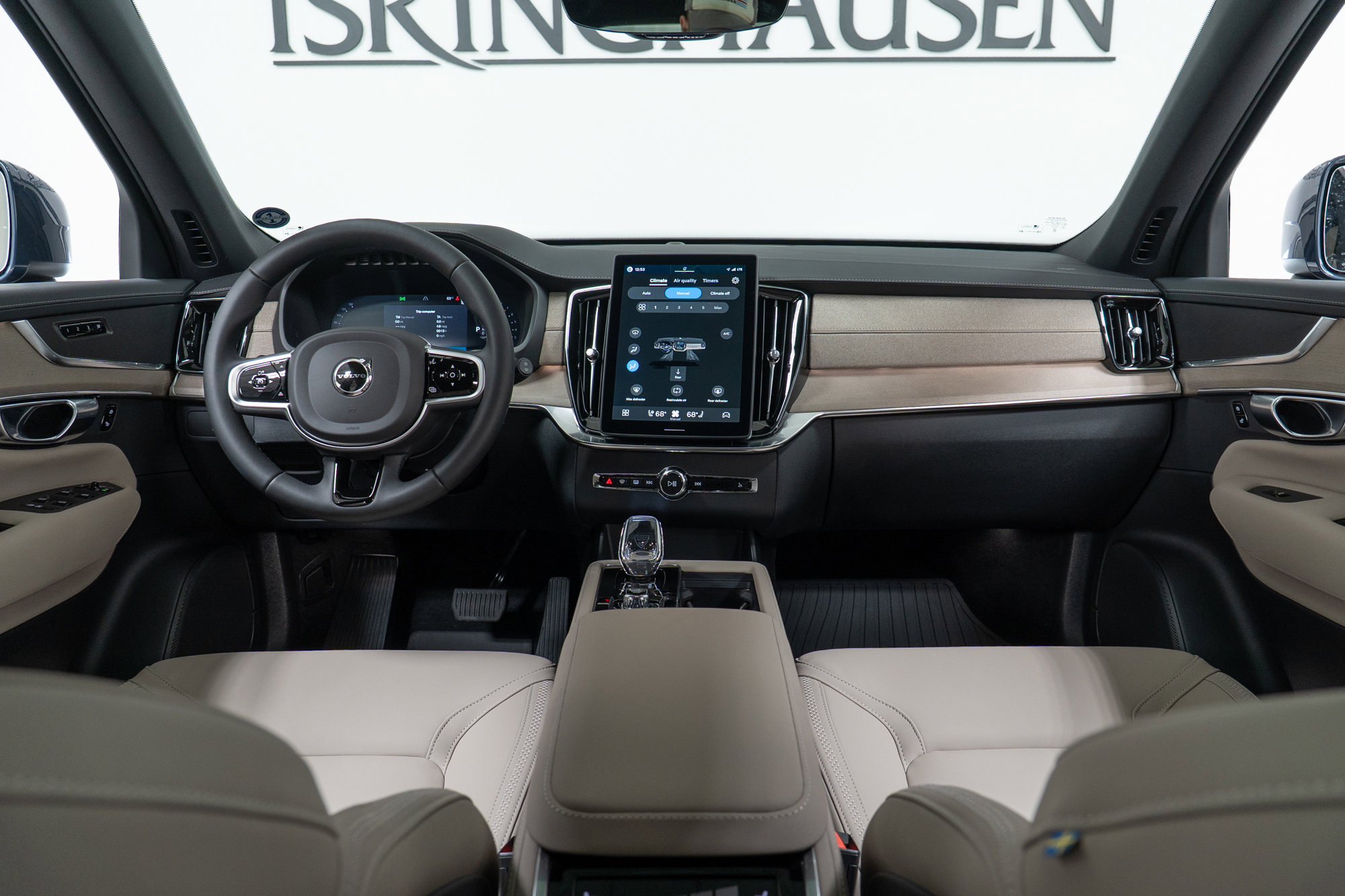 2026 Volvo XC90 Plus - Photo 15