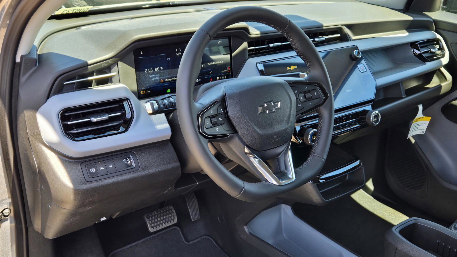 2027 Chevrolet Bolt LT - Photo 7
