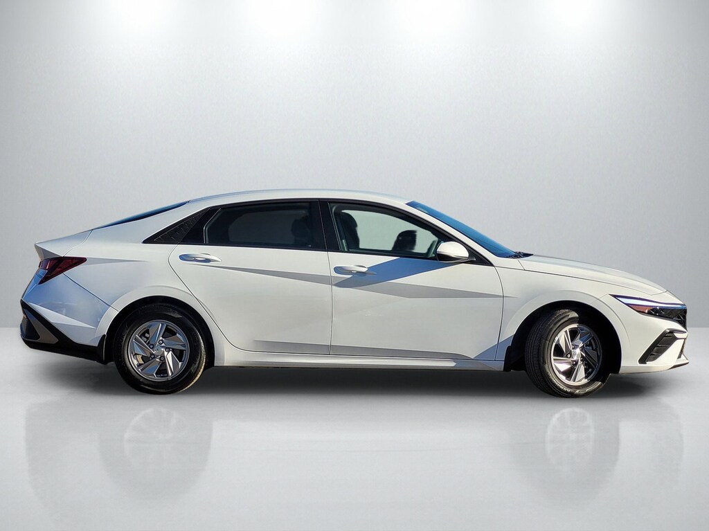 Used 2025 Hyundai Elantra SE Sedan