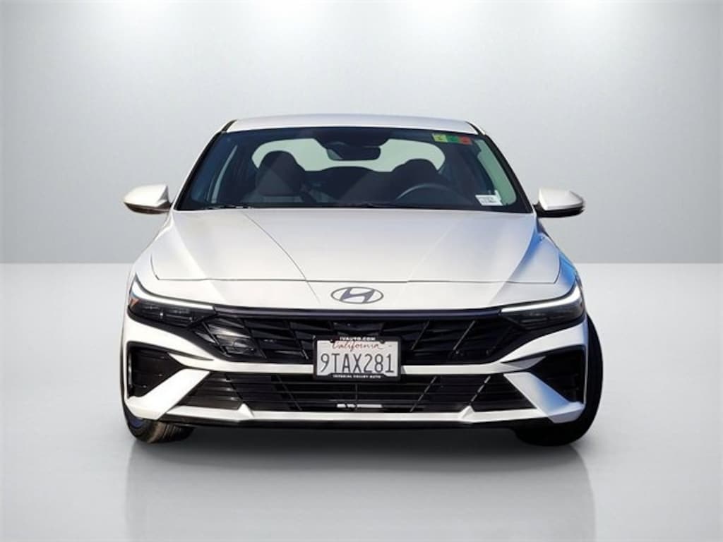 Used 2025 Hyundai Elantra SE Sedan