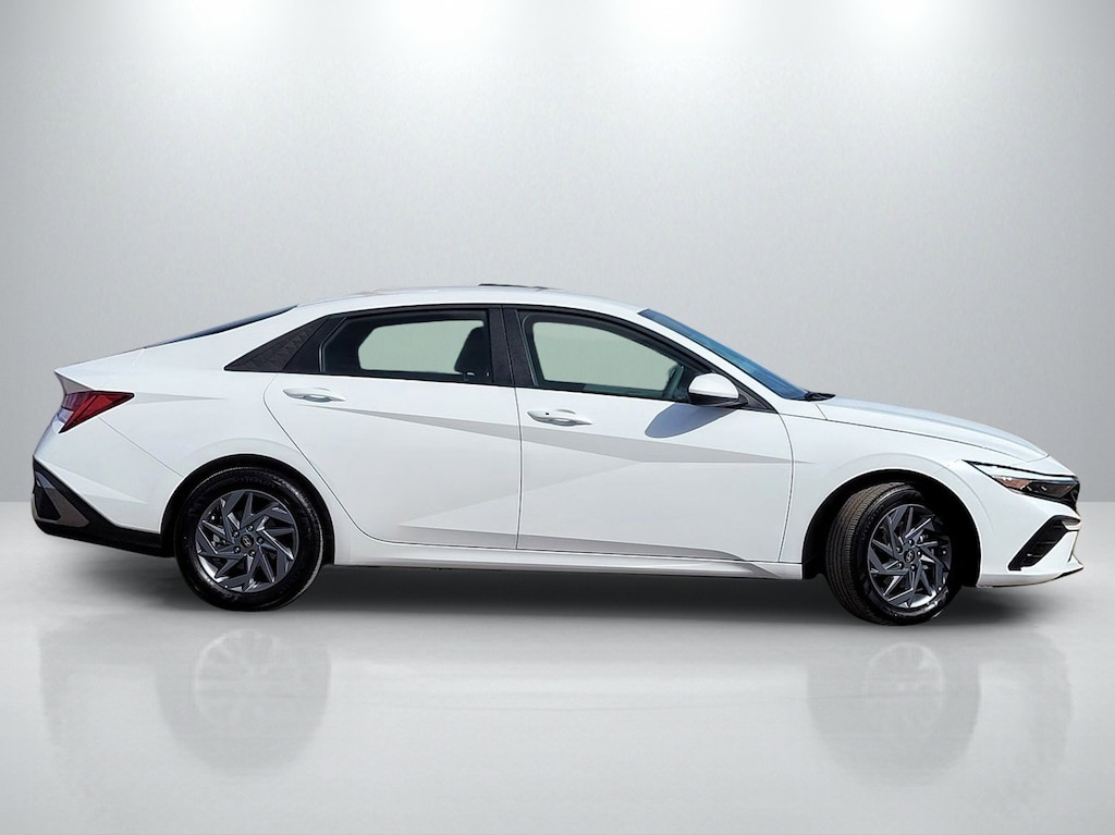 Used 2025 Hyundai Elantra Hybrid Blue Sedan