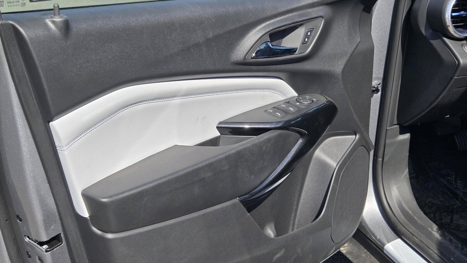 2026 Chevrolet Trax LT - Photo 13