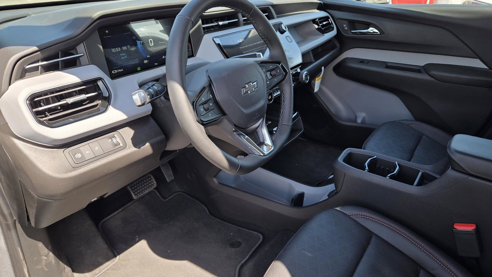 2027 Chevrolet Bolt RS - Photo 7