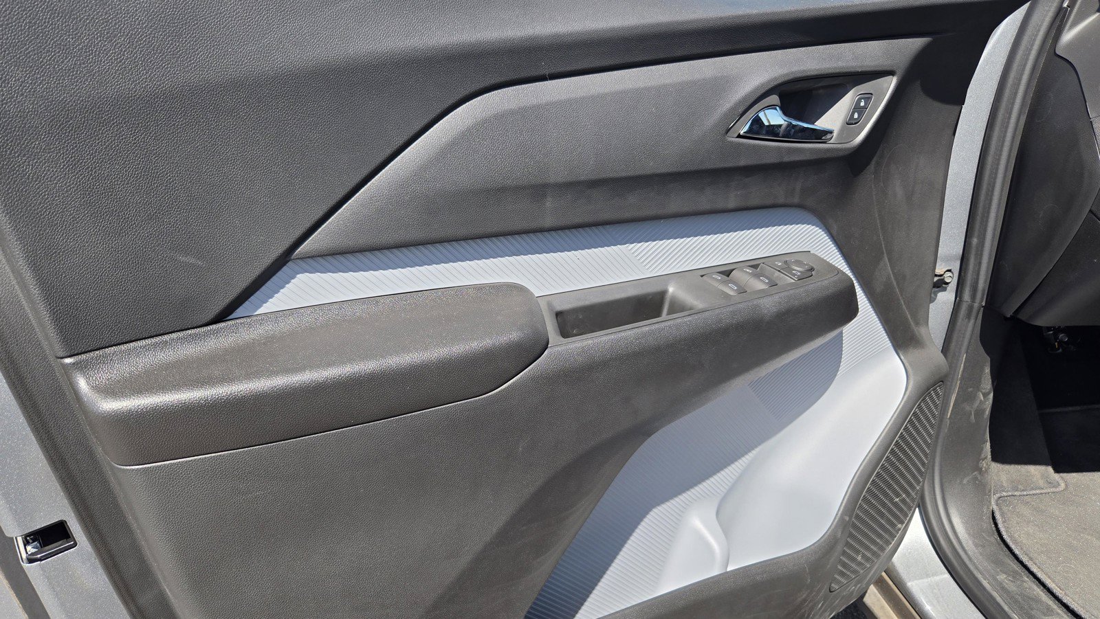 2027 Chevrolet Bolt RS - Photo 13