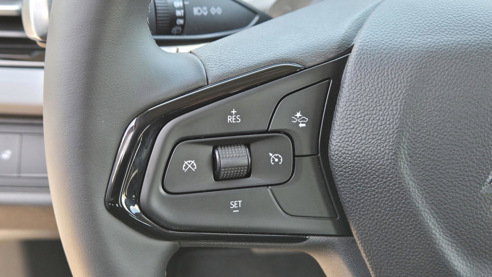 2027 Chevrolet Bolt LT - Photo 16