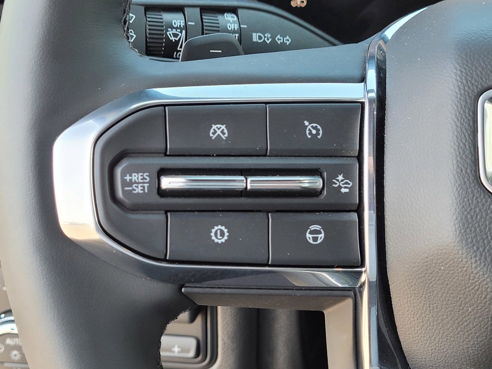 2025 GMC Yukon XL Denali - Photo 16