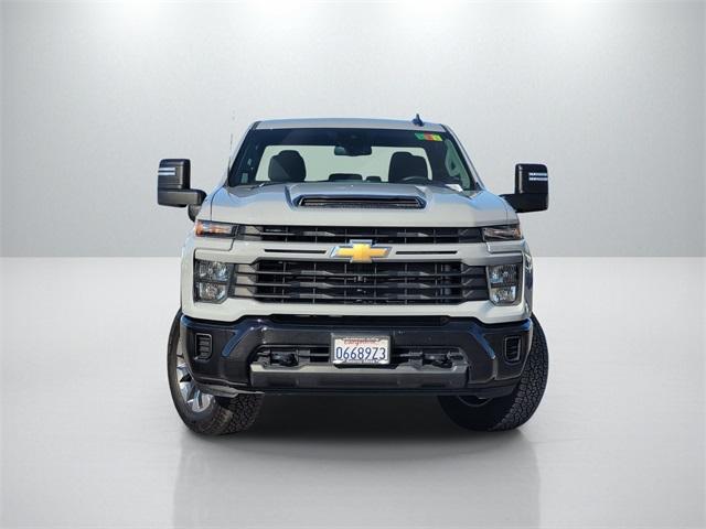 2024 Chevrolet Silverado 2500HD Custom photo 2