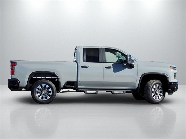 2024 Chevrolet Silverado 2500HD Custom photo 3