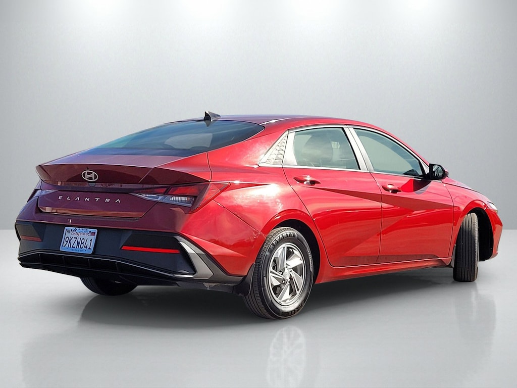 Used 2024 Hyundai Elantra SE Sedan