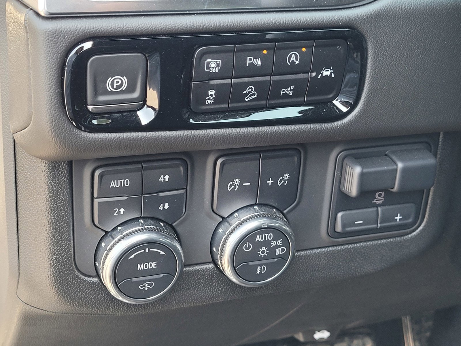 2025 GMC Yukon XL Denali - Photo 15