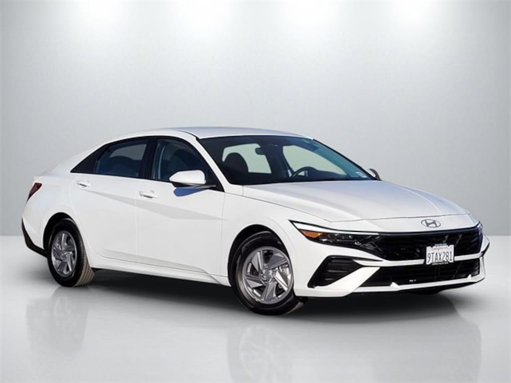 Used 2025 Hyundai Elantra SE Sedan