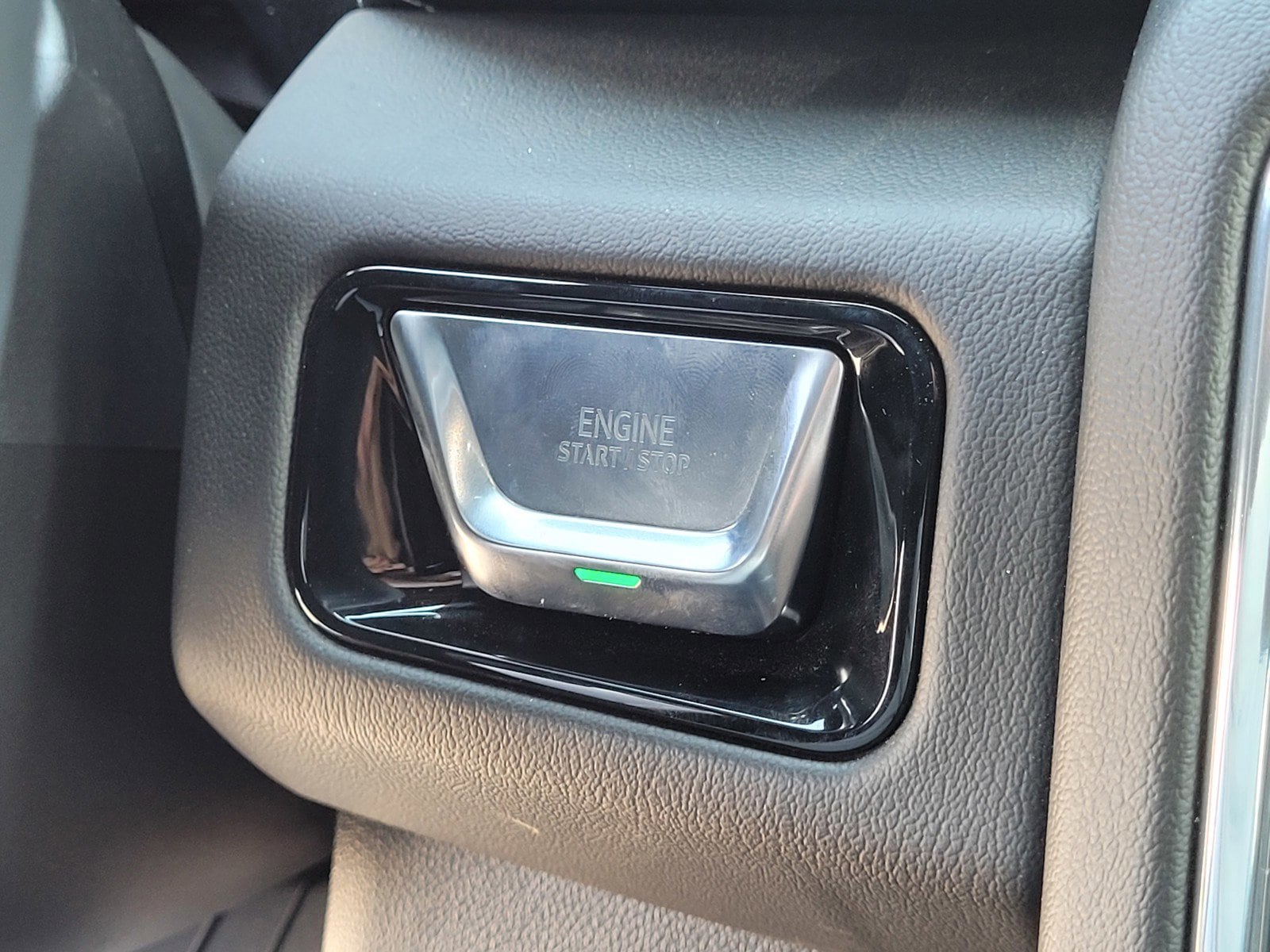 2025 GMC Yukon XL Denali - Photo 18