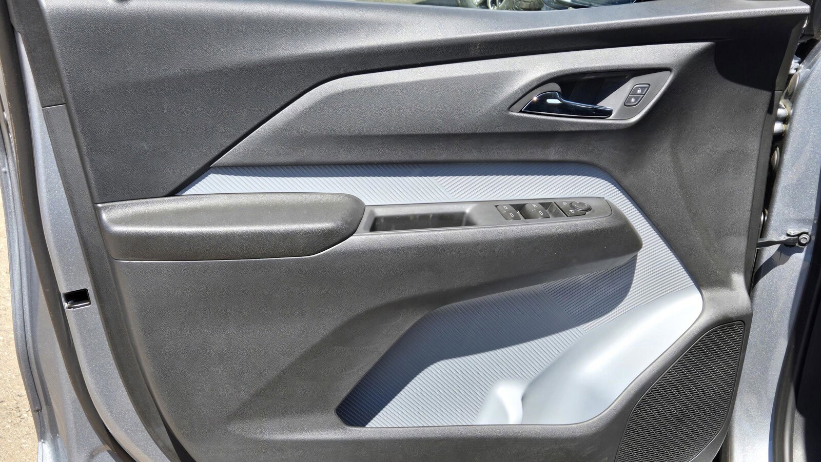 2027 Chevrolet Bolt LT - Photo 13