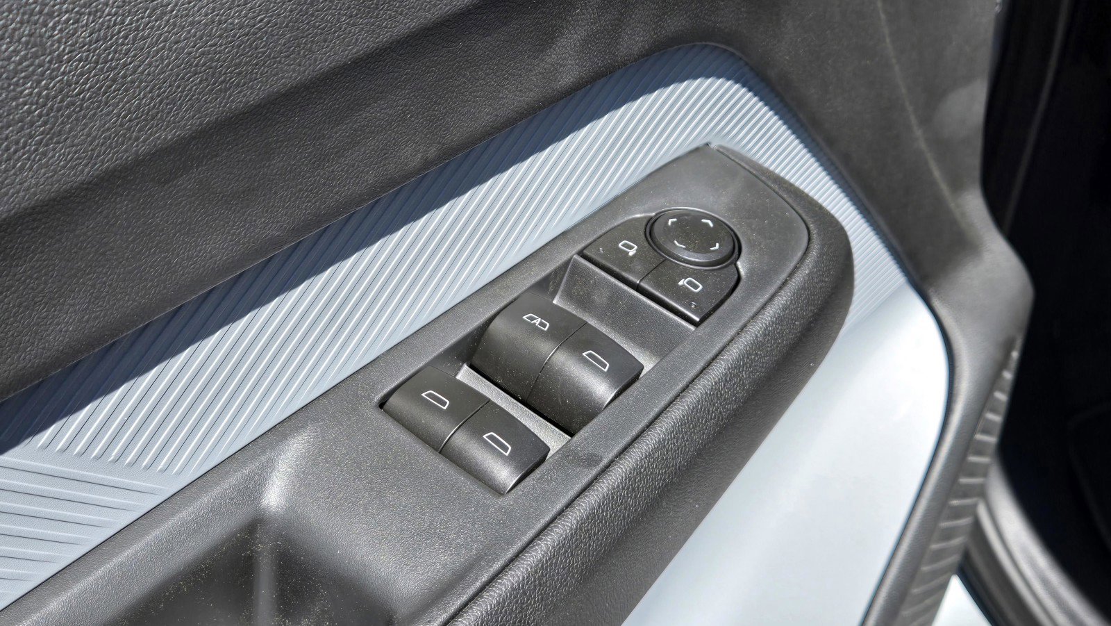 2027 Chevrolet Bolt LT - Photo 14