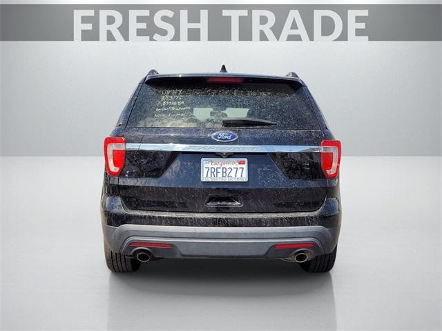 2016 Ford Explorer Base photo 2