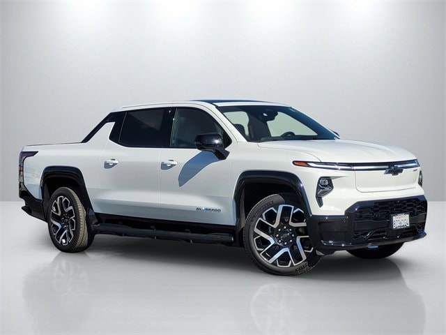 2025 Chevrolet Silverado EV RST's photo