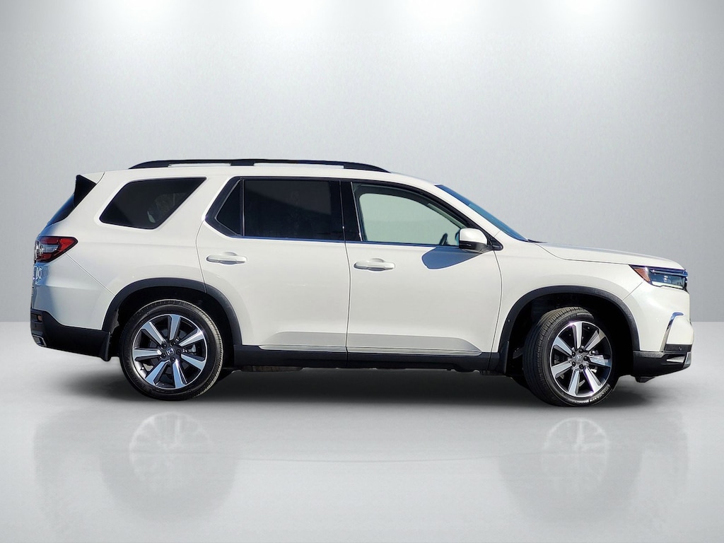 Used 2025 Honda Pilot Touring SUV