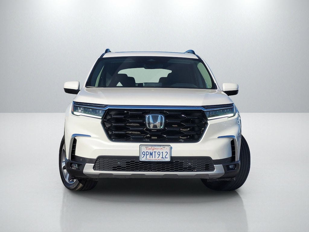 Used 2025 Honda Pilot Touring SUV