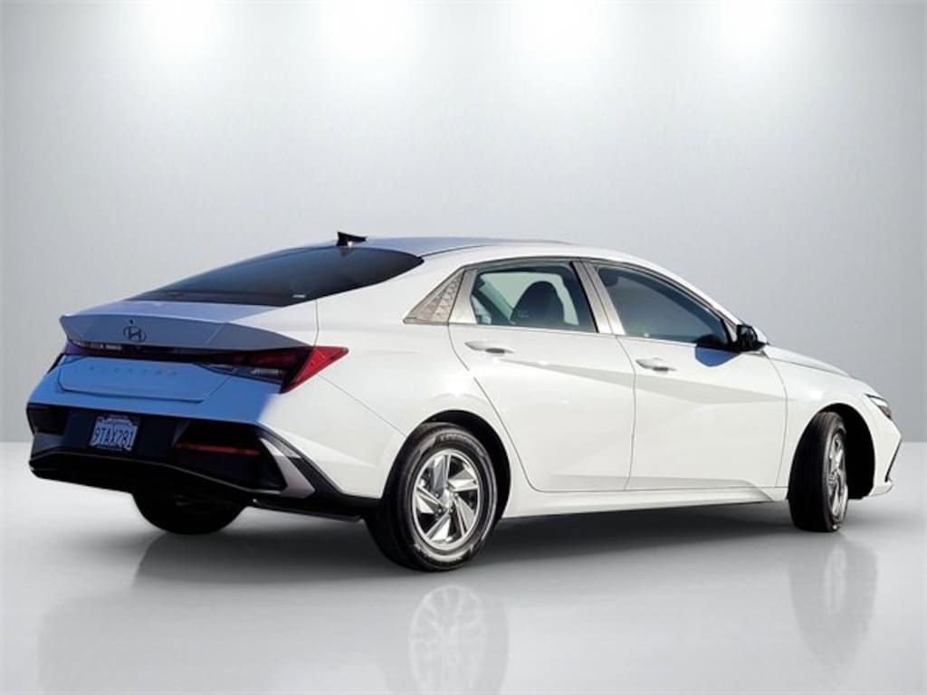 Used 2025 Hyundai Elantra SE Sedan