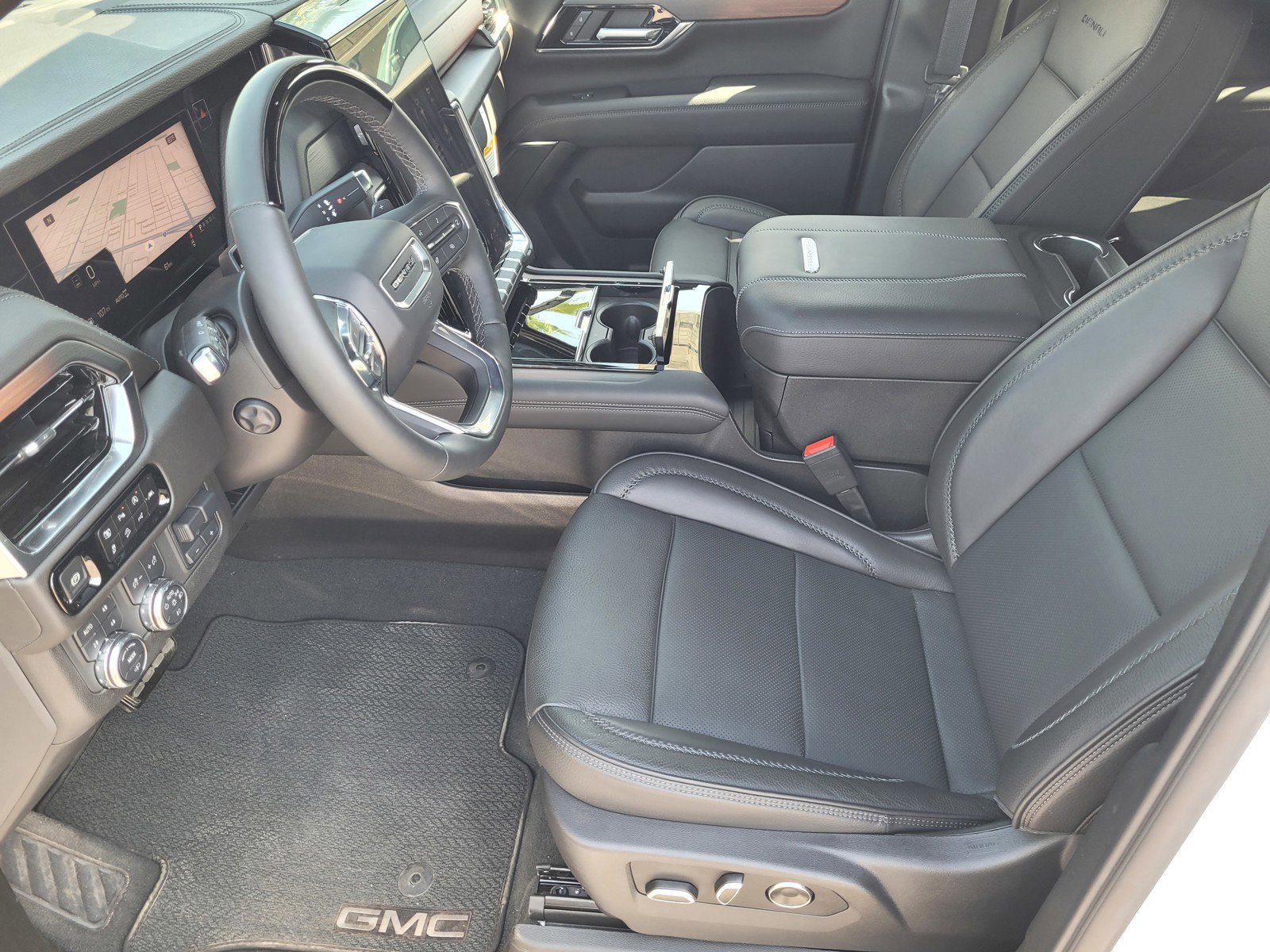 2025 GMC Yukon XL Denali - Photo 11