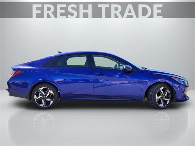 2023 Hyundai Elantra SEL photo 2