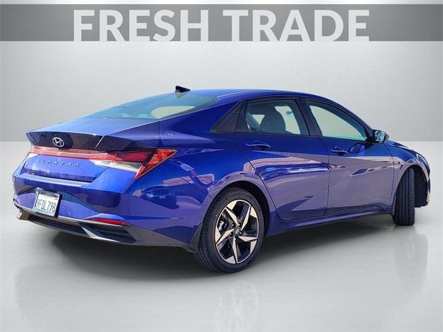 2023 Hyundai Elantra SEL photo 3