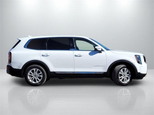2022 Kia Telluride LX photo 3