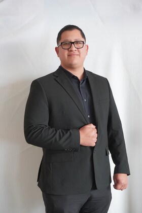Staff member Luis Salas from ID_301d5b