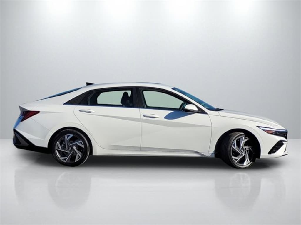 Used 2025 Hyundai Elantra Hybrid Limited Sedan