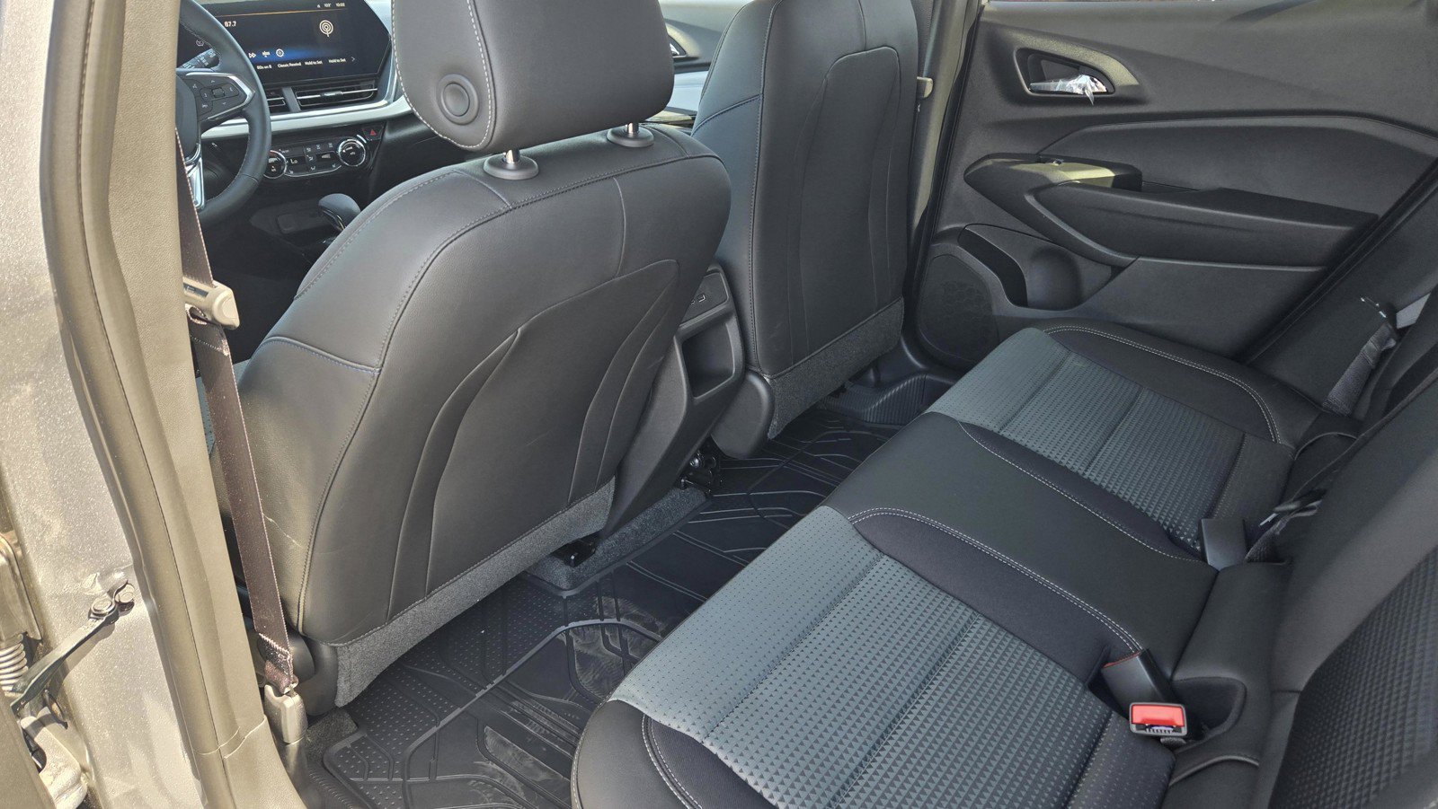 2026 Chevrolet Trax LT - Photo 9