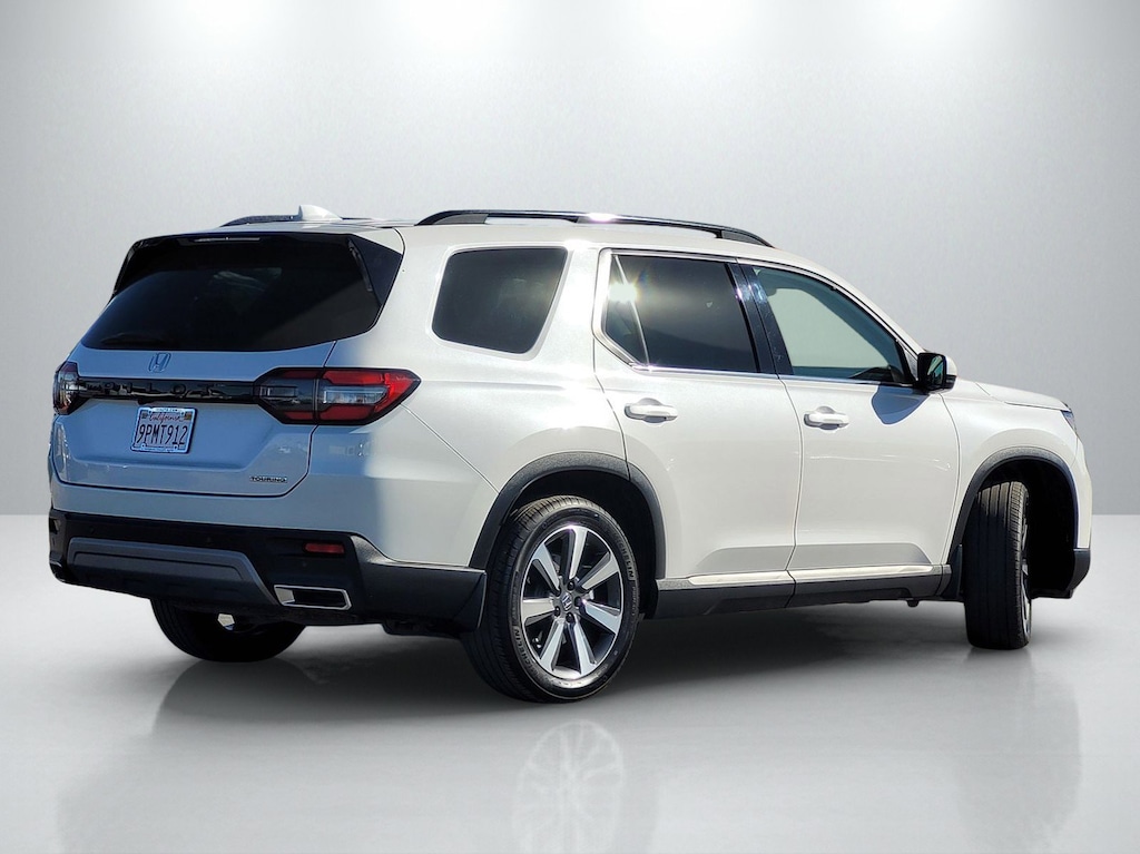 Used 2025 Honda Pilot Touring SUV