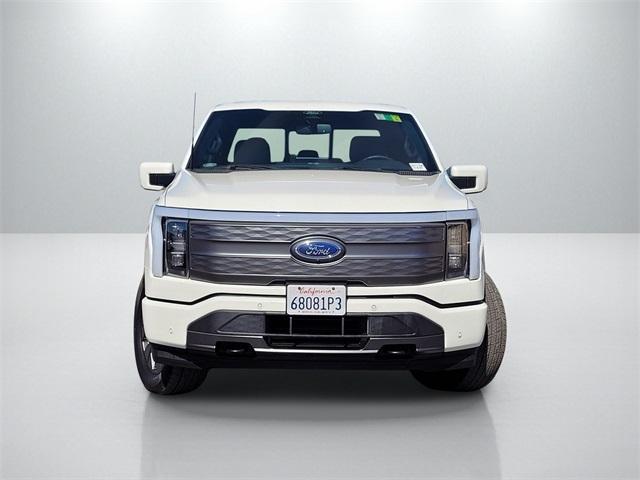 2022 Ford F-150 Lightning Lariat photo 2