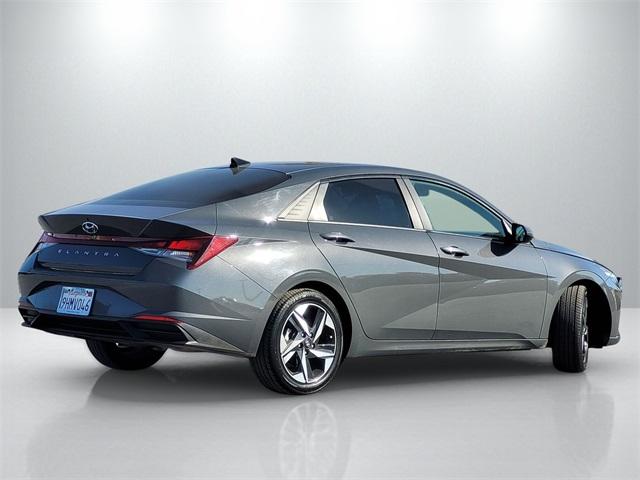 2023 Hyundai Elantra SEL photo 4