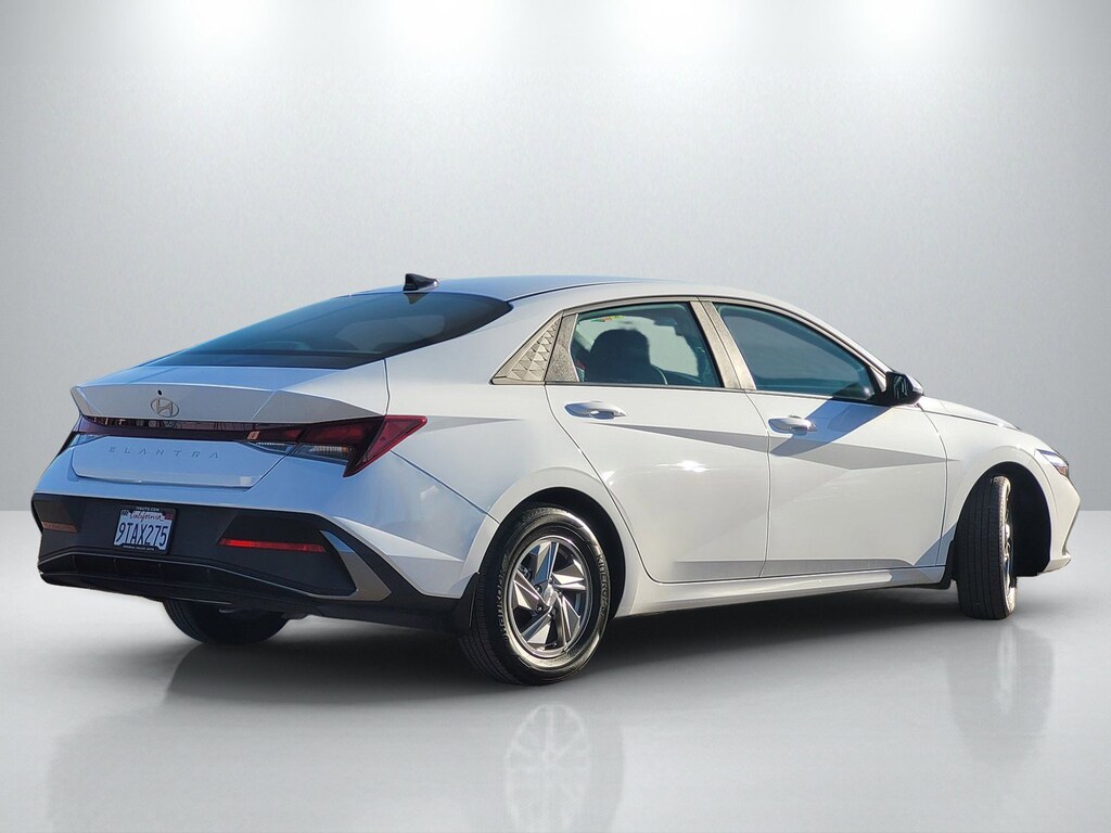 Used 2025 Hyundai Elantra SE Sedan