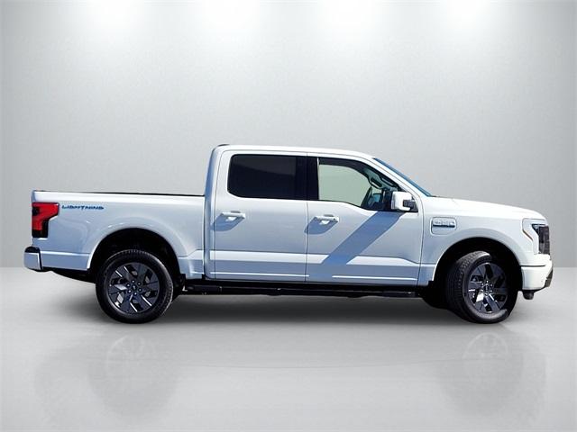 2022 Ford F-150 Lightning Lariat photo 3