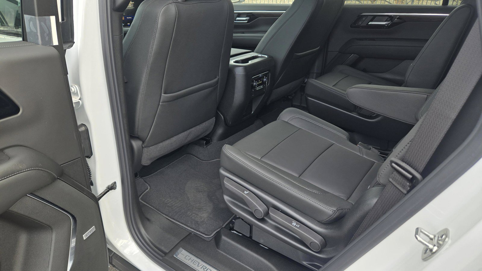 2026 Chevrolet Tahoe Z71 - Photo 9