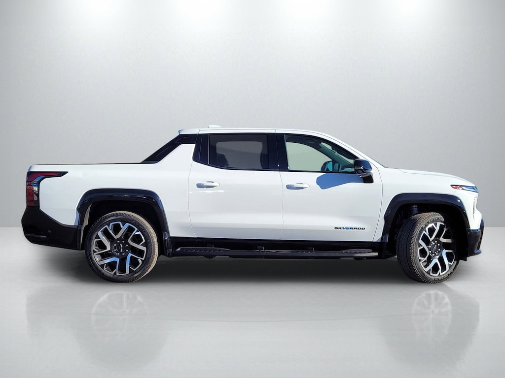 Used 2025 Chevrolet Silverado EV RST w/2SP Truck Crew Cab