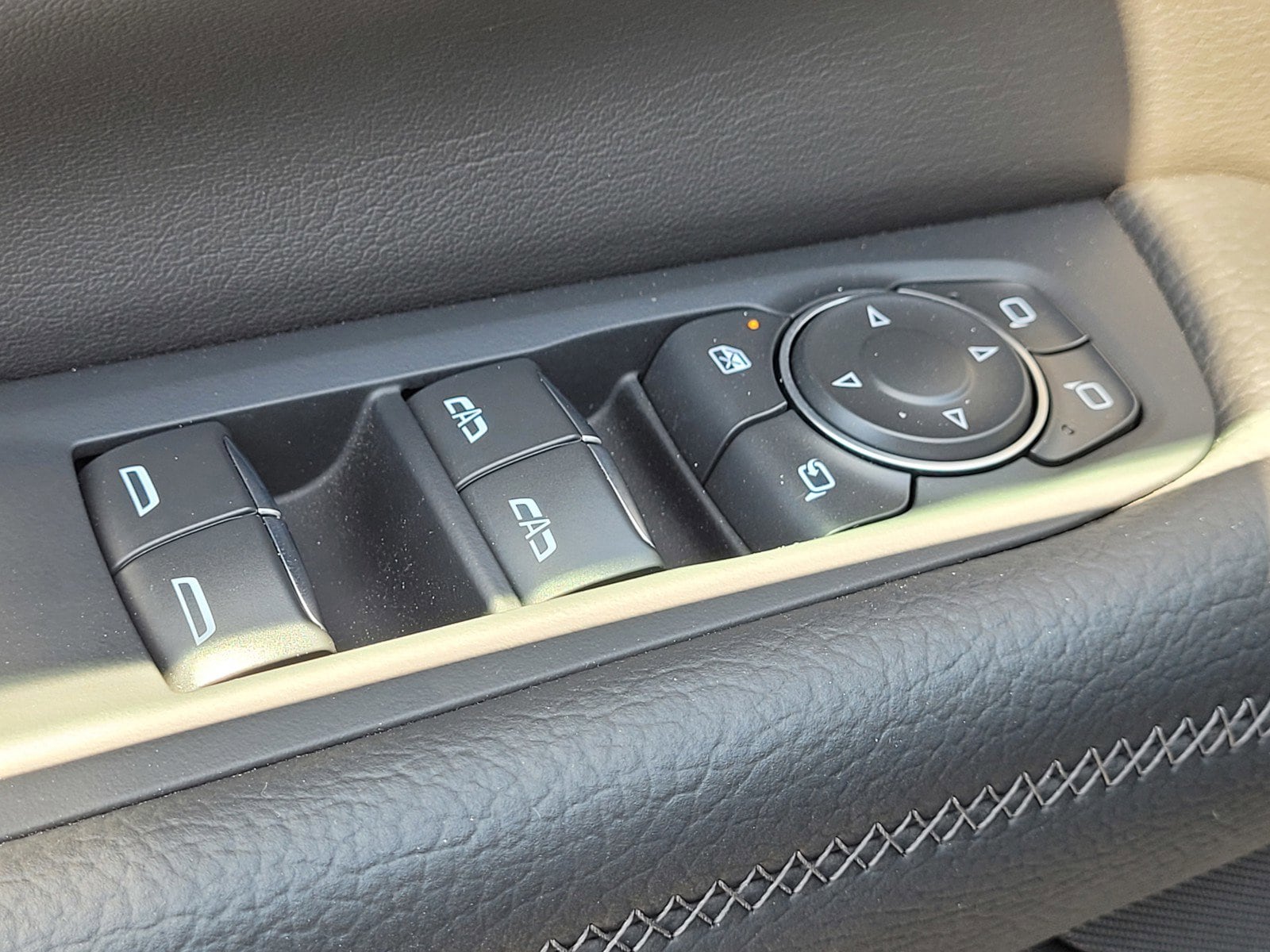 2025 GMC Yukon XL Denali - Photo 14