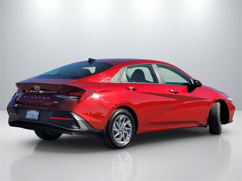 Used 2025 Hyundai Elantra Hybrid Blue Sedan