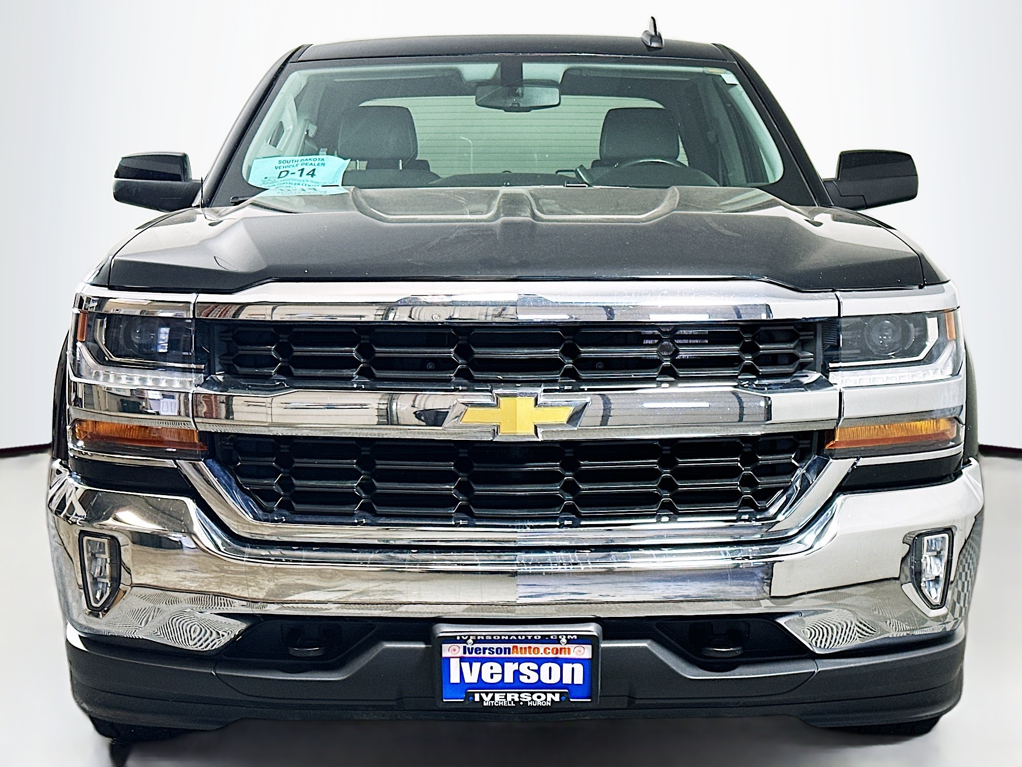 Used 2018 Chevrolet Silverado 1500 LT with VIN 3GCUKREC7JG610476 for sale in Mitchell, SD