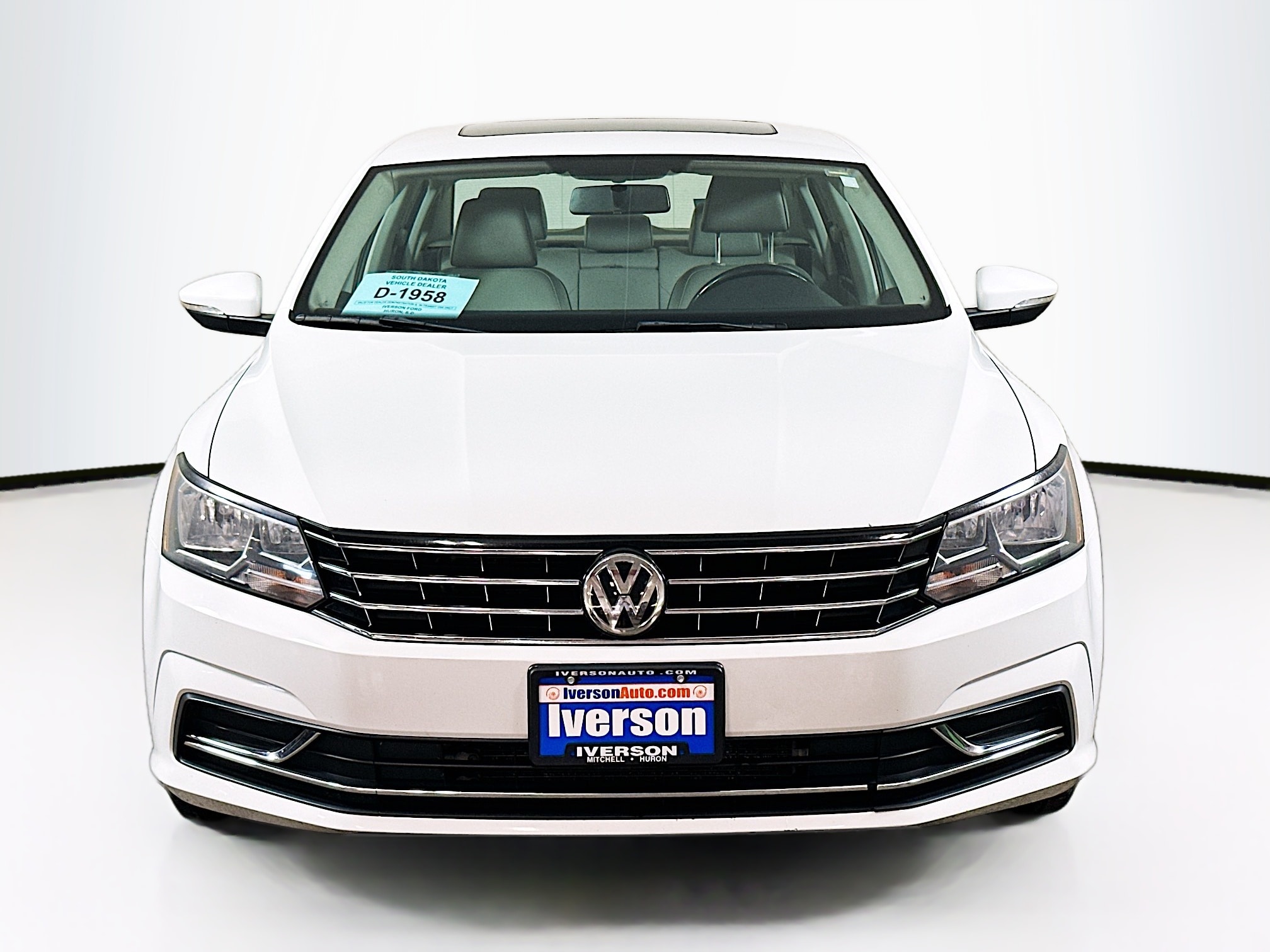 Used 2018 Volkswagen Passat SE with VIN 1VWBA7A34JC025259 for sale in Huron, SD