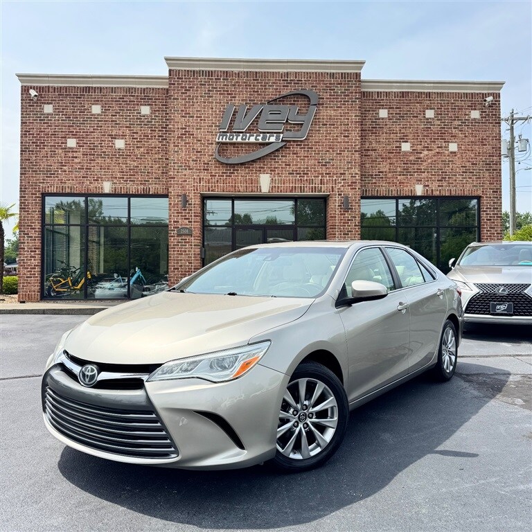 2017 Toyota Camry XLE V6 photo 2