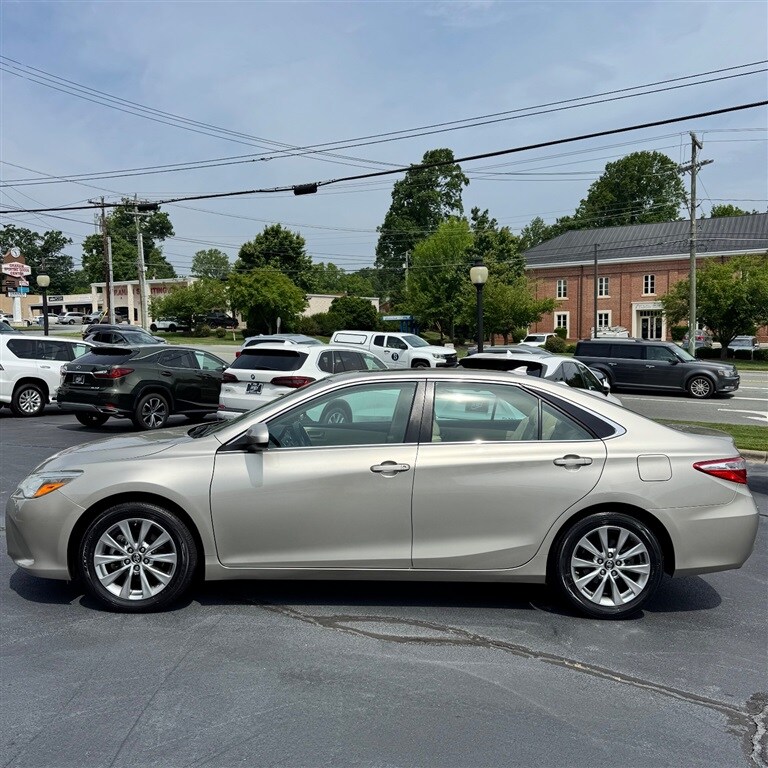 2017 Toyota Camry XLE V6 photo 3