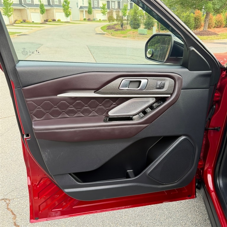 2025 Ford Explorer Platinum - Photo 10