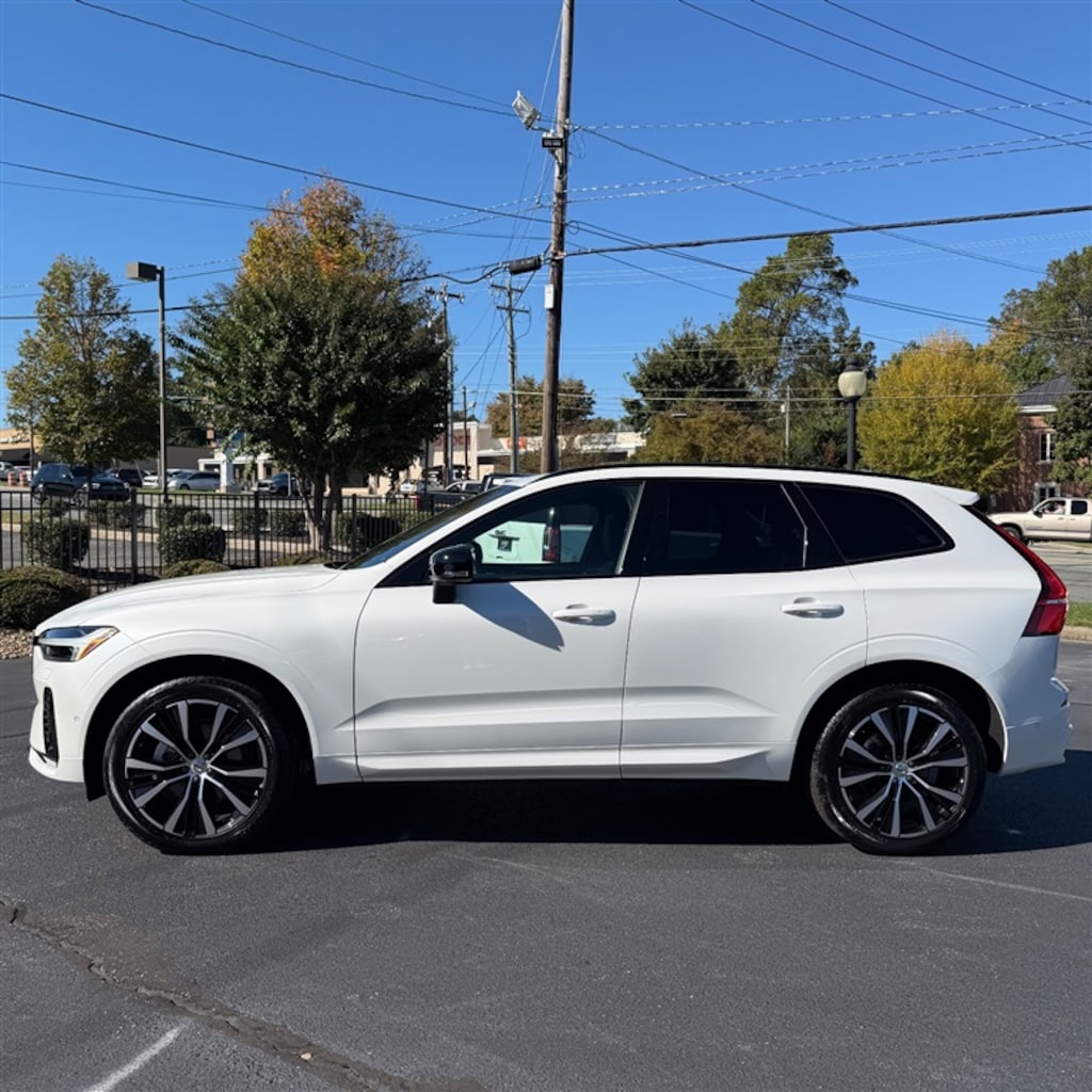 Used 2024 Volvo XC60 B5 Plus Dark AWD SPORT UTILITY 4-DR
