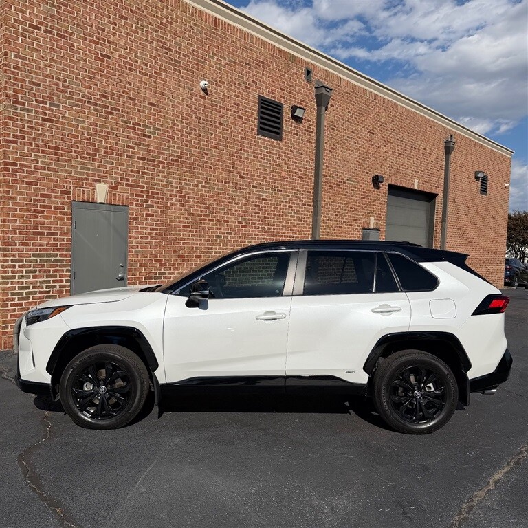 2024 Toyota RAV4 Hybrid XSE photo 3